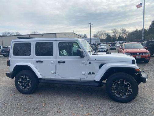 2026 Jeep Wrangler 4-Door Sahara 4x4