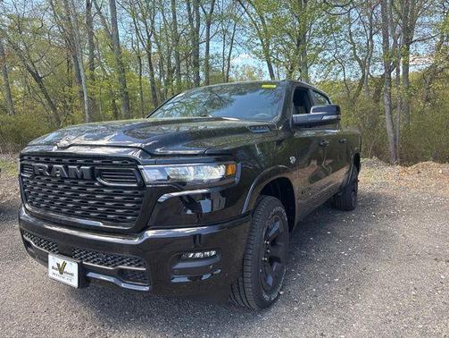 Diamond Black Crystal Pearlcoat 2026 RAM 1500 Big Horn/Lone Star