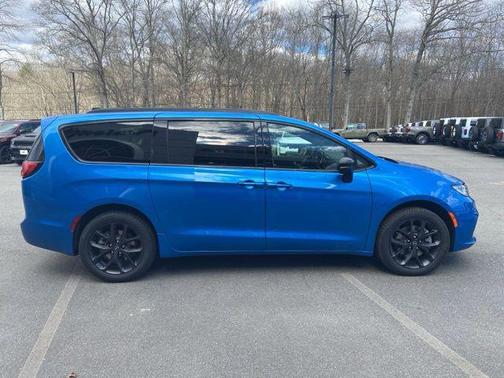 2026 Chrysler Pacifica L