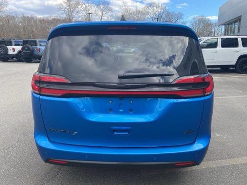 2026 Chrysler Pacifica L