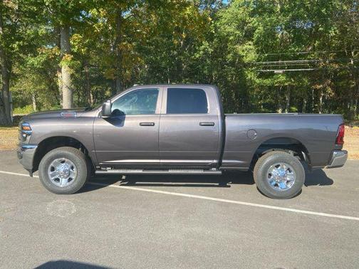 2025 RAM 2500 Tradesman Crew Cab 4x4 6'4' Box