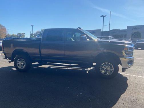 2025 RAM 2500 Tradesman Crew Cab 4x4 6'4' Box