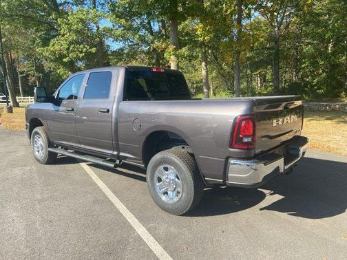 2025 RAM 2500 Tradesman Crew Cab 4x4 6'4' Box