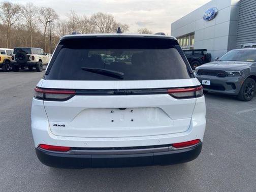 2026 Jeep Grand Cherokee Altitude