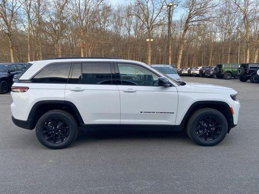 2026 Jeep Grand Cherokee Altitude