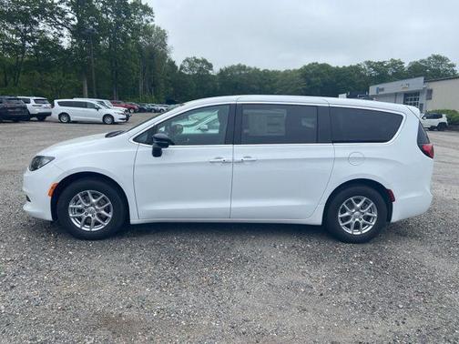 2025 Chrysler Voyager LX