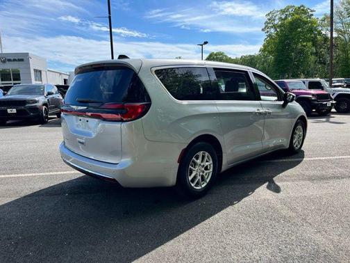 Silver Mist Clearcoat 2023 Chrysler Pacifica Touring L