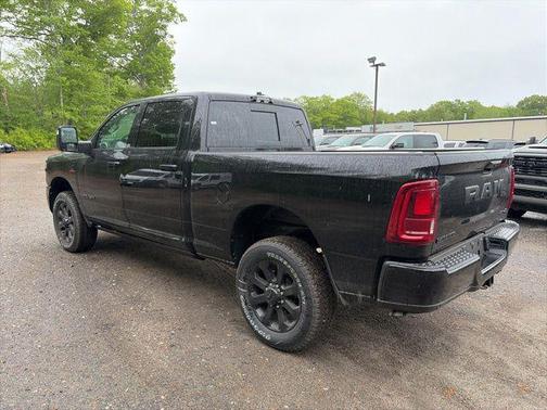 Diamond Black Crystal Pearlcoat 2026 RAM 2500 Laramie Crew Cab 4x4 6'4' Box