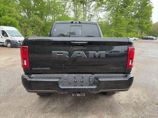 Diamond Black Crystal Pearlcoat 2026 RAM 2500 Laramie Crew Cab 4x4 6'4' Box