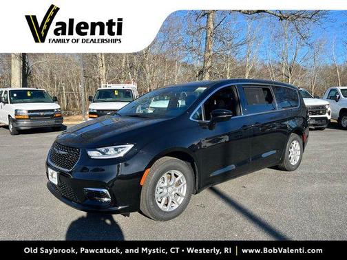 Diamond Black Crystal Pearlcoat 2026 Chrysler Pacifica L