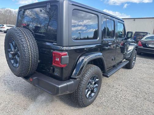 Black Clearcoat 2026 Jeep Wrangler 4-Door 85th Anniversary Edition