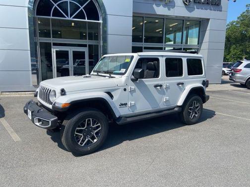 2025 Jeep Wrangler 4-Door Sahara 4x4