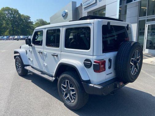 2025 Jeep Wrangler 4-Door Sahara 4x4