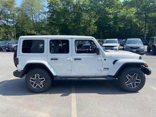 2025 Jeep Wrangler 4-Door Sahara 4x4