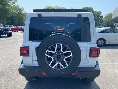 2025 Jeep Wrangler 4-Door Sahara 4x4