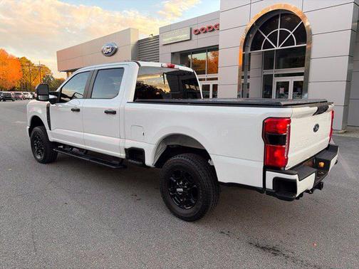 Oxford White 2024 Ford F-250 XL