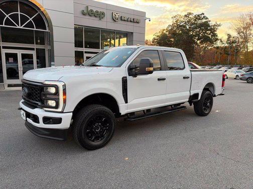 Oxford White 2024 Ford F-250 XL