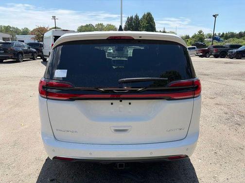 Bright White Clearcoat 2027 Chrysler Pacifica Limited