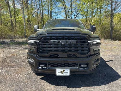 Diamond Black Crystal Pearlcoat 2026 RAM 2500 Limited Crew Cab 4x4 6'4' Box