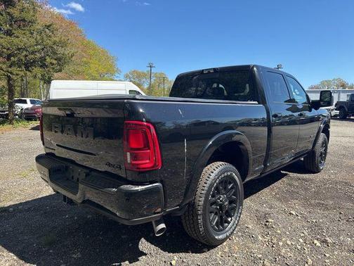 Diamond Black Crystal Pearlcoat 2026 RAM 2500 Limited Crew Cab 4x4 6'4' Box