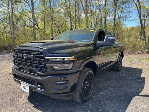 Diamond Black Crystal Pearlcoat 2026 RAM 2500 Limited Crew Cab 4x4 6'4' Box