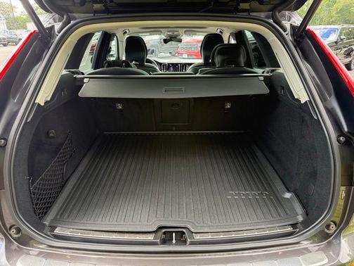 2022 Volvo XC60 B5 Inscription