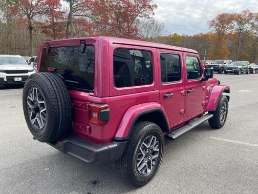 2024 Jeep Wrangler 4-Door Sahara 4x4