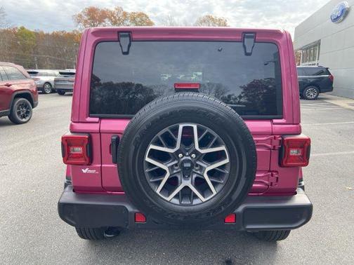 2024 Jeep Wrangler 4-Door Sahara 4x4