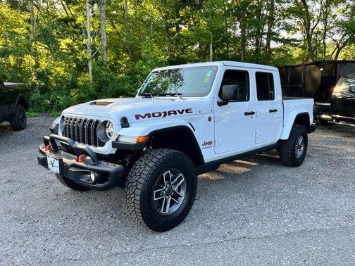 Bright White Clearcoat 2026 Jeep Gladiator Mojave X 4x4
