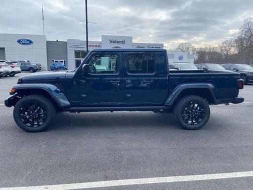 2025 Jeep Gladiator Nighthawk