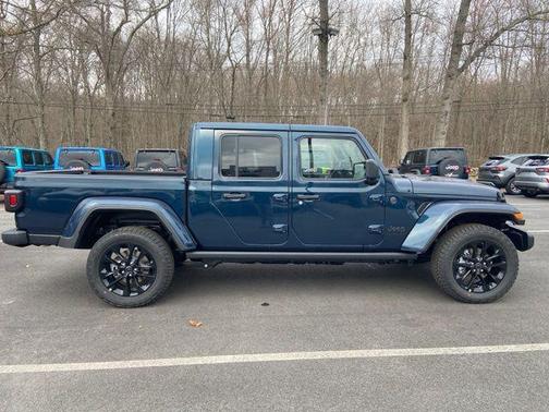 2025 Jeep Gladiator Nighthawk