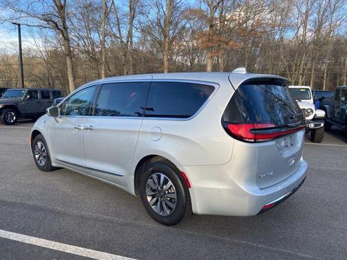 2022 Chrysler Pacifica Hybrid Limited