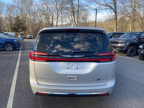 2022 Chrysler Pacifica Hybrid Limited
