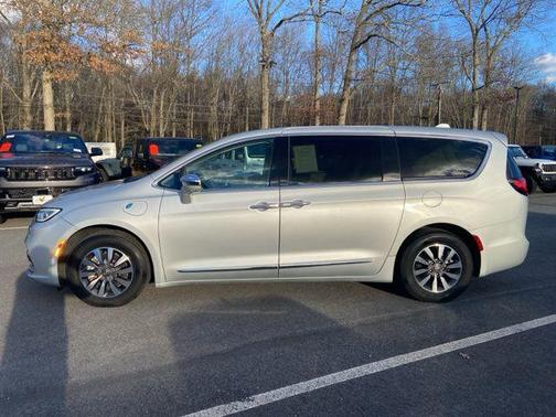 2022 Chrysler Pacifica Hybrid Limited
