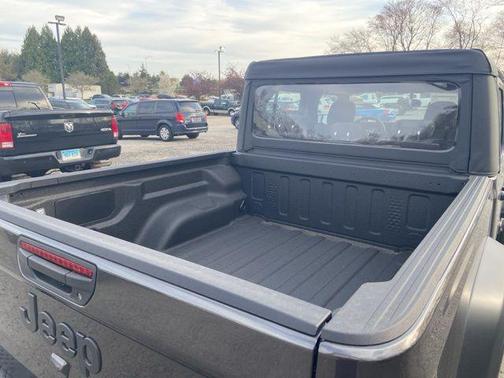 2025 Jeep Gladiator Sport