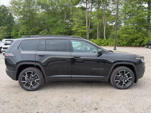 Diamond Black Crystal Pearlcoat 2026 Jeep Cherokee Overland
