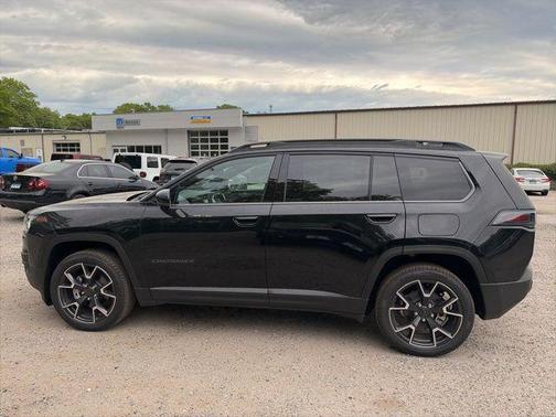 Diamond Black Crystal Pearlcoat 2026 Jeep Cherokee Overland