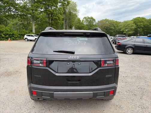 Diamond Black Crystal Pearlcoat 2026 Jeep Cherokee Overland