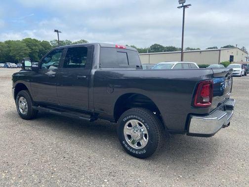 2025 RAM 2500 Tradesman Crew Cab 4x4 6'4' Box