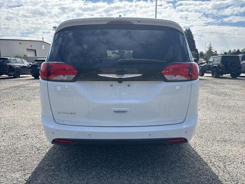 2026 Chrysler Voyager LX