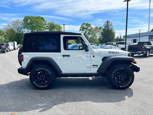 Bright White Clearcoat 2022 Jeep Wrangler Willys