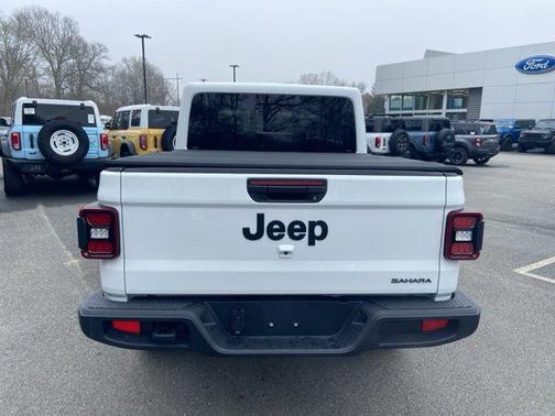2026 Jeep Gladiator Sahara 4x4
