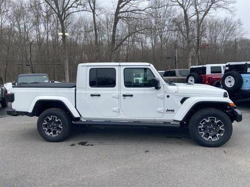 2026 Jeep Gladiator Sahara 4x4