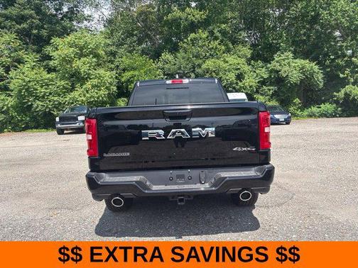 Diamond Black Crystal Pearlcoat 2026 RAM 1500 Laramie