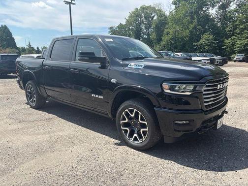 Diamond Black Crystal Pearlcoat 2026 RAM 1500 Laramie