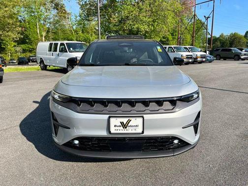 Silver Zynith Clearcoat 2024 Jeep Wagoneer S Launch Edition