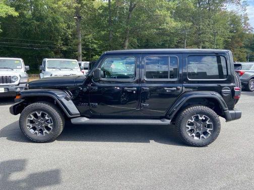 2025 Jeep Wrangler 4-Door Sahara 4x4