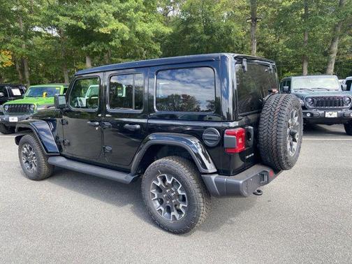 2025 Jeep Wrangler 4-Door Sahara 4x4
