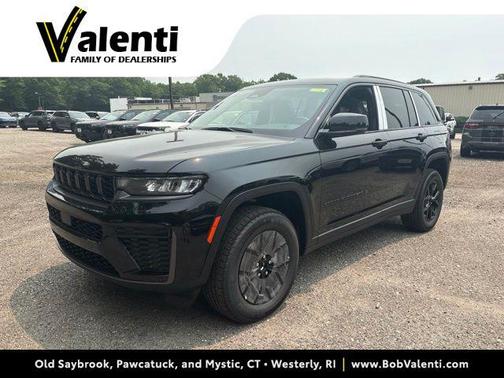 Diamond Black Crystal Pearlcoat 2026 Jeep Grand Cherokee Altitude