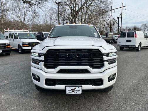 Bright White Clearcoat 2026 RAM 2500 Big Horn Crew Cab 4x4 6'4' Box